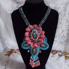 Collana Naïade Haute-Couture creata con cabochon di turchese, cristalli PureCrystal, pizzo e perline varie.